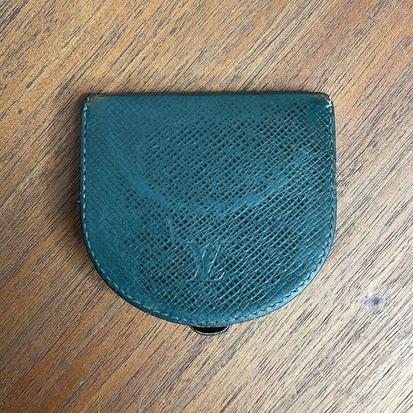 Louis Vuitton Handbags - Auth Louis Vuitton Taiga Porte Monnaie Cuvette Coin Case in Epicea Green!